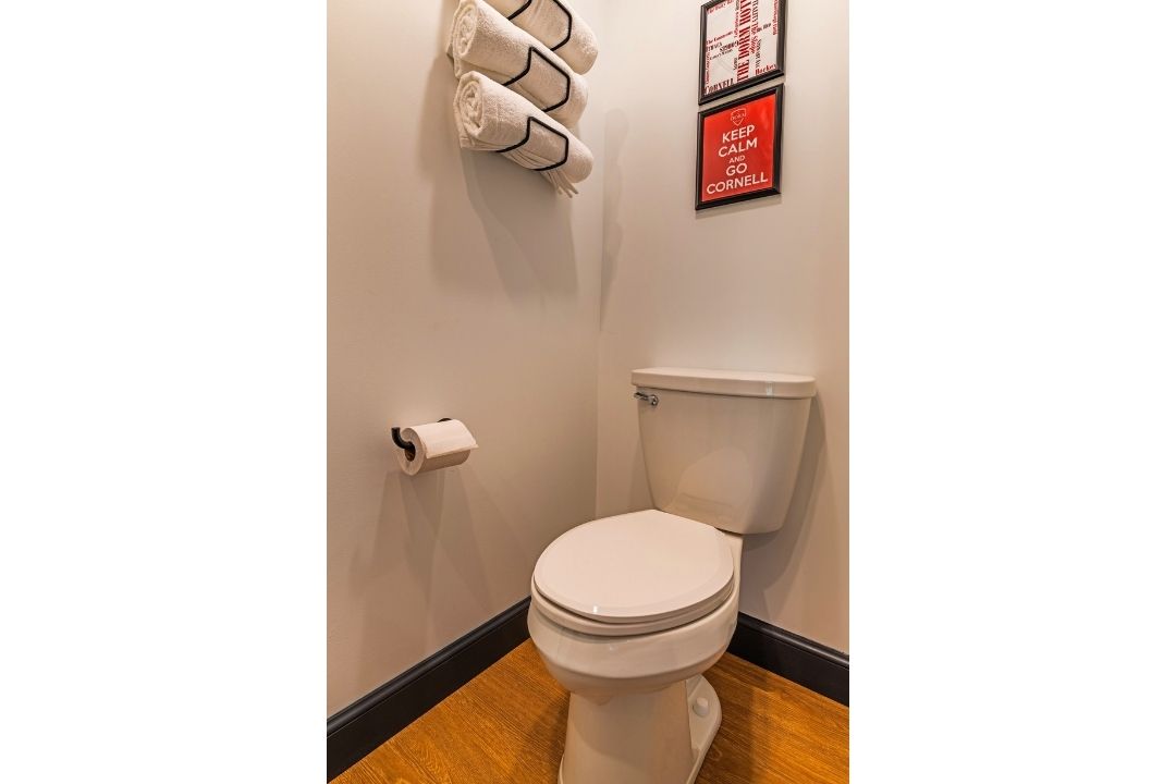 the-dorm-hotel-junior-room-toilet